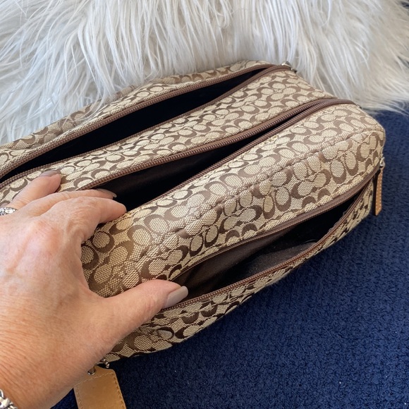 Coach gently used large toiletries travel bag - Picture 4 of 4